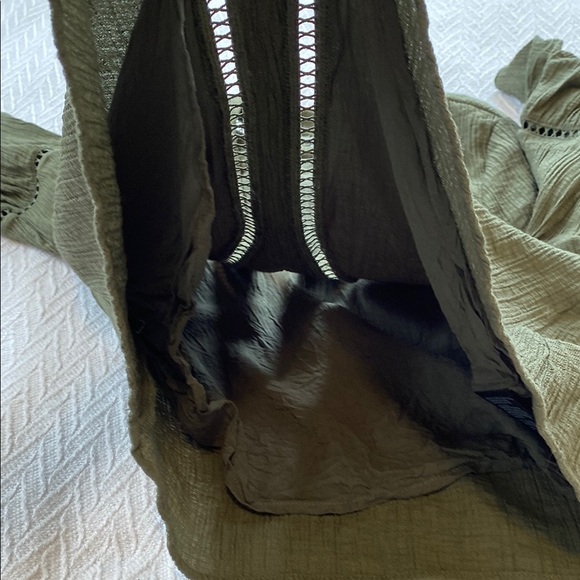 bebe Women's Boho Bell Sleeve Top Earthy Green 3/4 Length Sleeve Top Designer - Picture 8 of 11